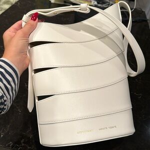 Bucket bag in cream ; new ; Liviana Conti